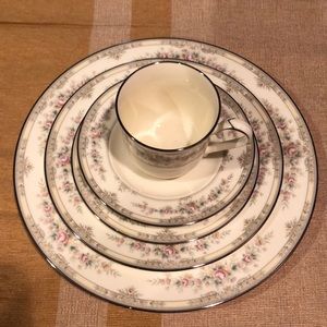 Noritake Shenandoah Bone China 5 Piece Place Setting